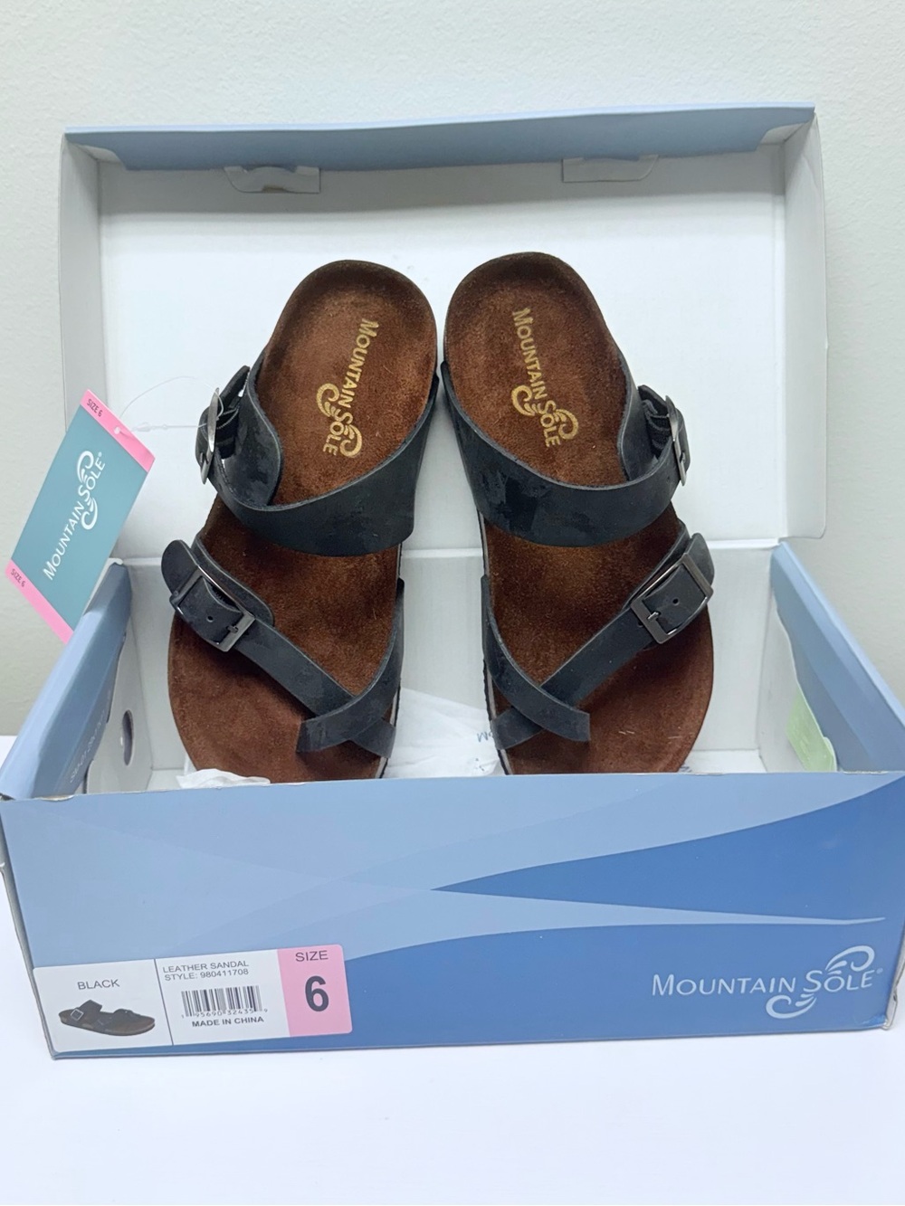 New in Box Mountain Sole Ladies Leather Sandal Size 6 Black